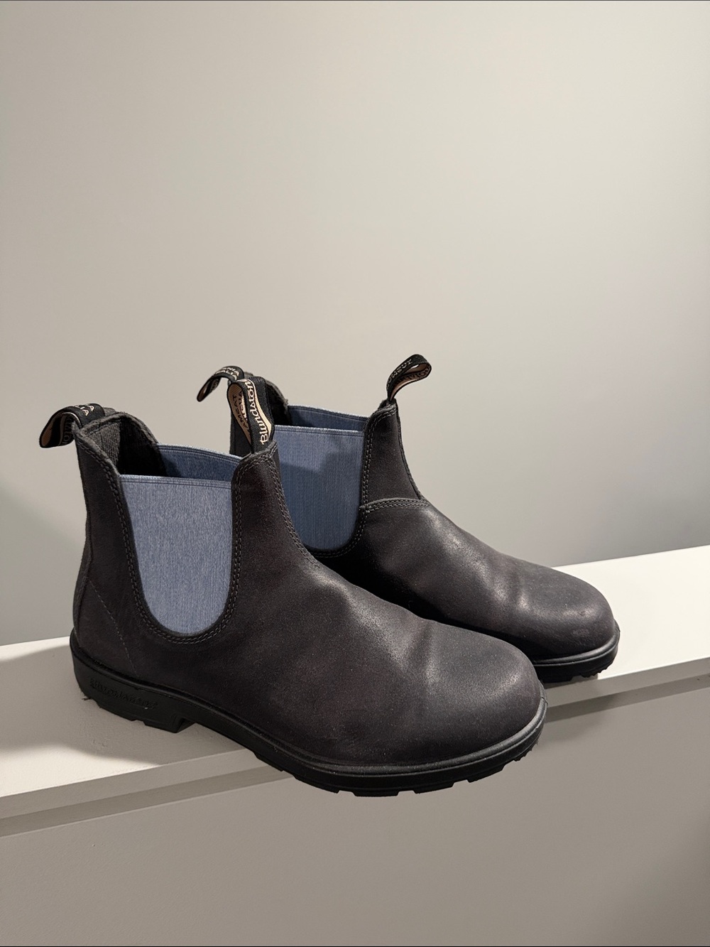 Blundstone Men’s Black Chukka Boots with Blue Elastic Panels